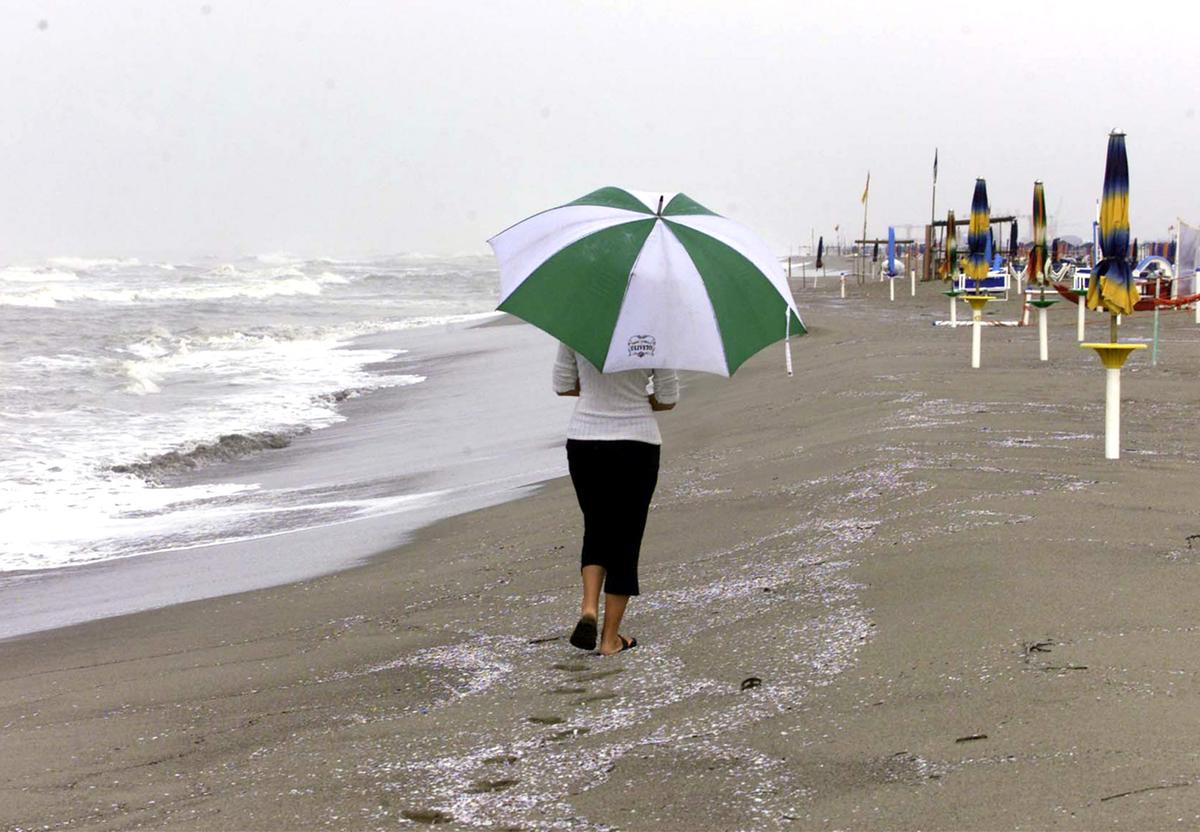 Maltempo sulle vacanze estive, blackout e nubifragi: rientro anticipato per i turisti in Toscana Maltempo sulle vacanze estive, blackout e nubifragi: rientro anticipato per i turisti in Toscana