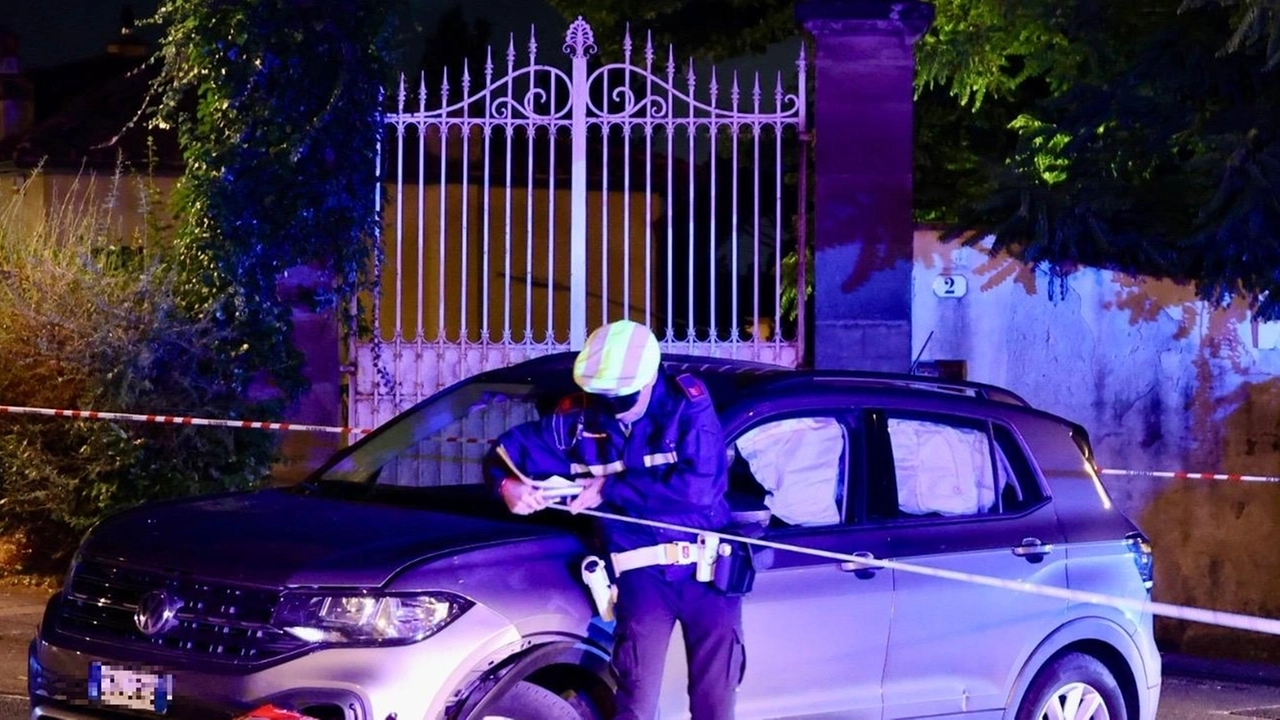 La polizia municipale sul luogo dell'incidente per i rilievi (Foto Gianluca Moggi/New Press Photo) La polizia municipale sul luogo dell'incidente per i rilievi (Foto Gianluca Moggi/New Press Photo)