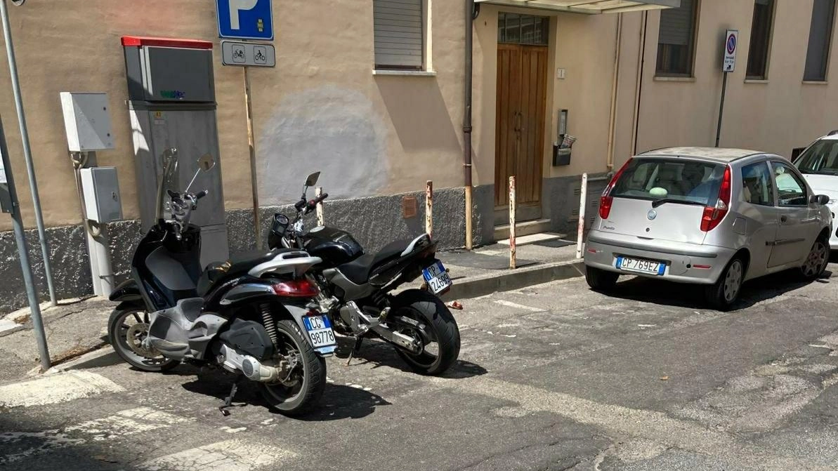Via degli Artigiani è una piccola traversa dove passano sempre le ambulanze Via degli Artigiani è una piccola traversa dove passano sempre le ambulanze