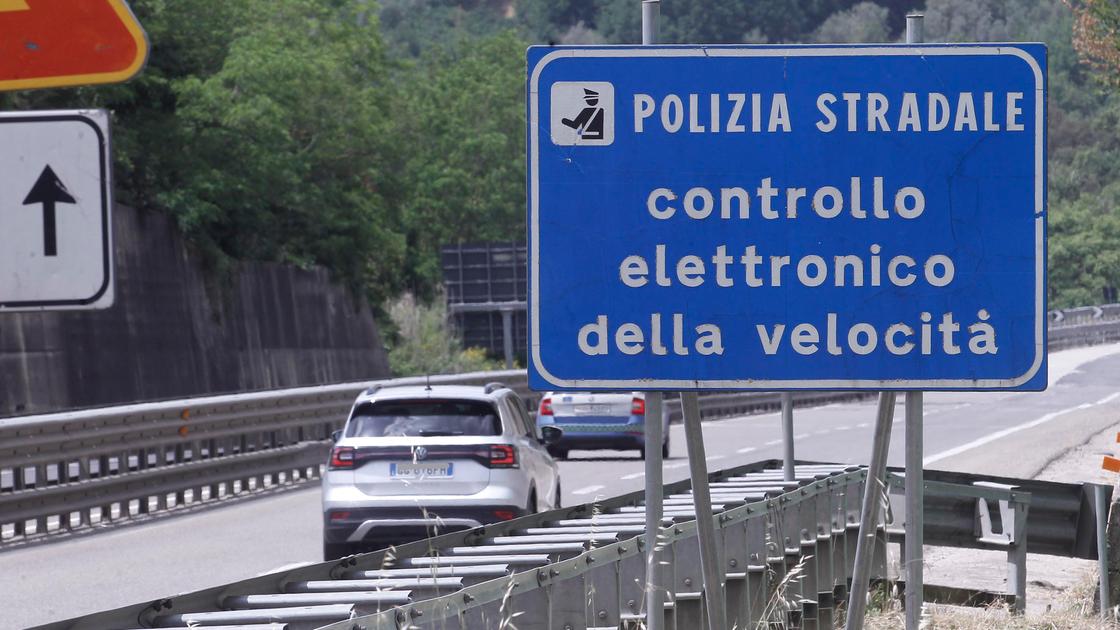 Raccordo Siena Bettolle, il tutor non fa sconti. Oltre 6.500 multe in sei mesi Raccordo Siena Bettolle, il tutor non fa sconti. Oltre 6.500 multe in sei mesi
