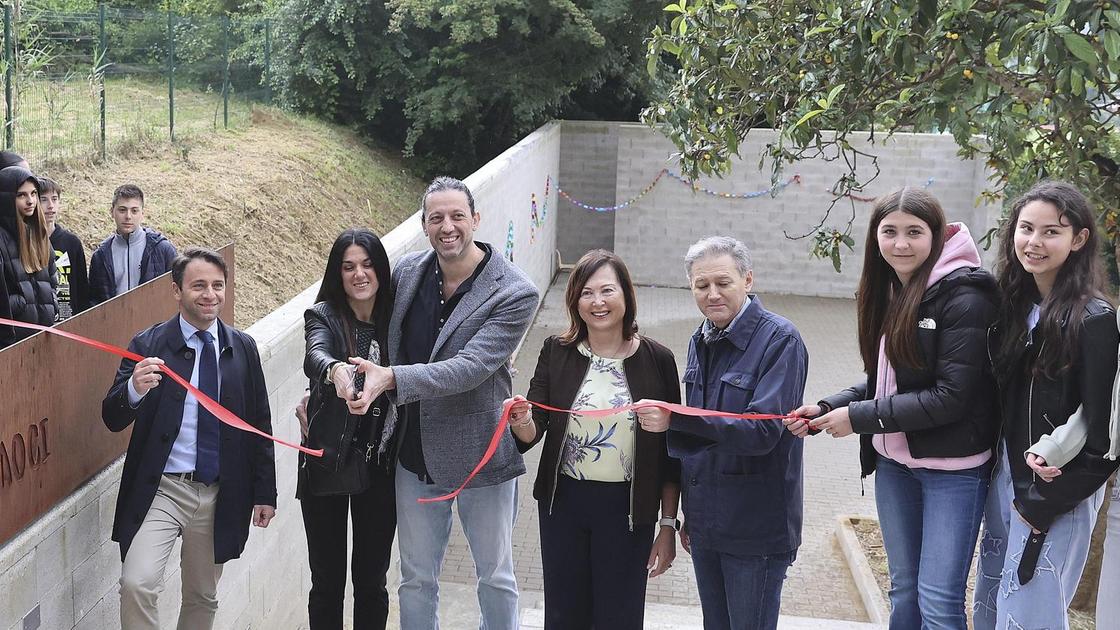 Emozione alla Peruzzi per l’auditorium dedicato a Mia Cenni Emozione alla Peruzzi per l’auditorium dedicato a Mia Cenni
