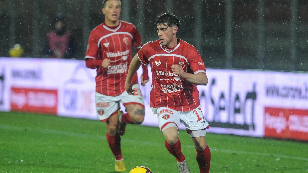 L’attaccante biancorosso Alessandro Seghetti L’attaccante biancorosso Alessandro Seghetti