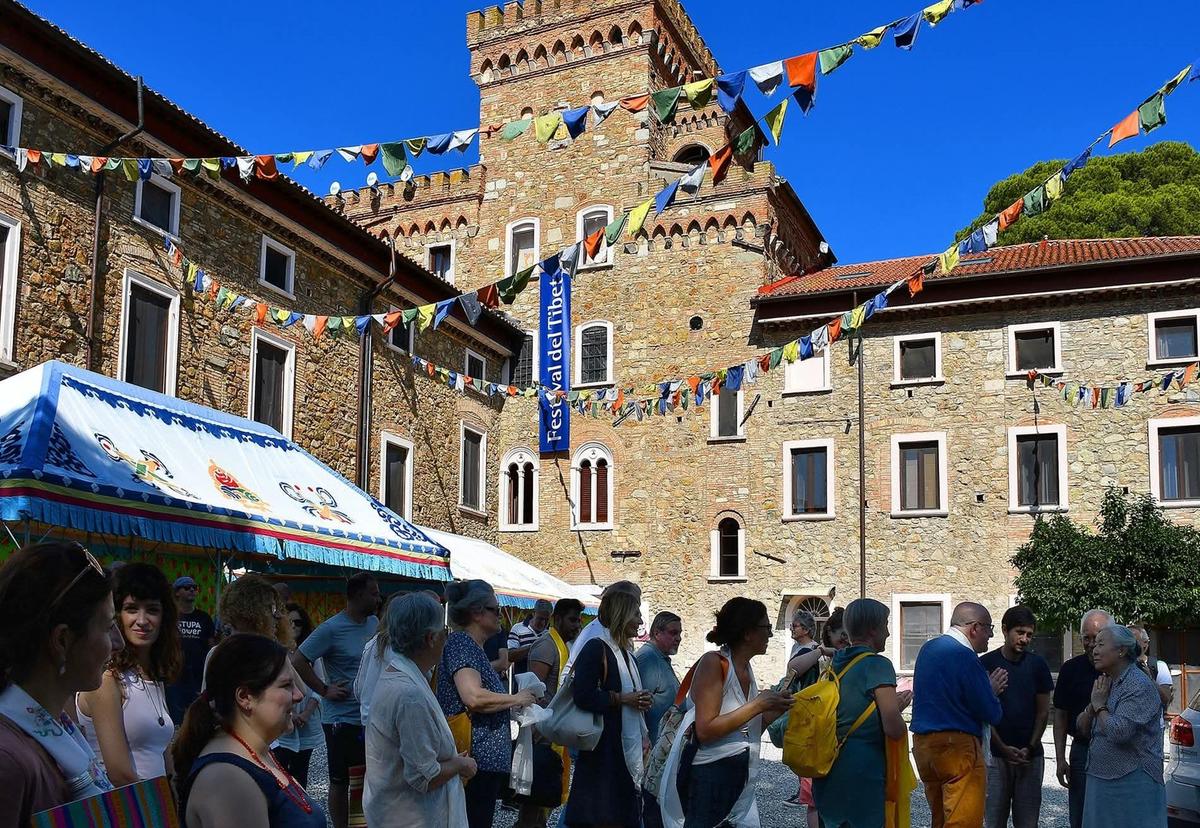 Festival del Tibet Weekend fra lama ed eventi Festival del Tibet Weekend fra lama ed eventi