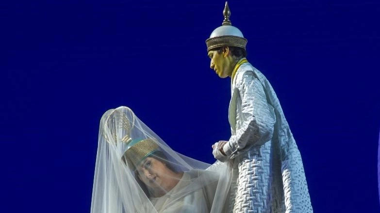 L'articolo esplora l'evoluzione della fiaba di Turandot, da Gozzi a Puccini, attraverso le traduzioni e le reinterpretazioni che hanno dato vita a un Oriente misterioso e affascinante. L'articolo esplora l'evoluzione della fiaba di Turandot, da Gozzi a Puccini, attraverso le traduzioni e le reinterpretazioni che hanno dato vita a un Oriente misterioso e affascinante.