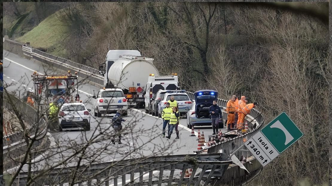 Il luogo dell’incidente all’altezza di Stadano (foto Pasquali) Il luogo dell’incidente all’altezza di Stadano (foto Pasquali)