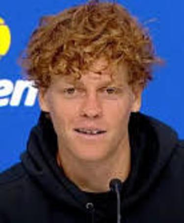 https://www.lanazione.it/image-service/view/acePublic/alias/contentid/MTY1MGNkMDEtN2ViNS00/0/il-campione-di-normalita-sinner-secondo-mazzoni.jpeg?f=1.90:1&h=630