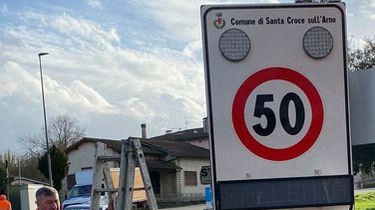 I lavori in corso dei tecnici per l’installazione di uno dei due rilevatori istantanei di velocità I lavori in corso dei tecnici per l’installazione di uno dei due rilevatori istantanei di velocità