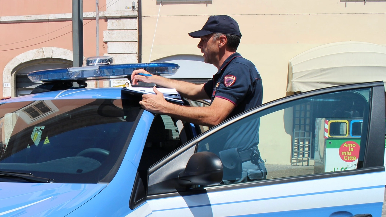 Un anno dopo la violenta rapina avvenuta a Lecce la polizia di Montecatini è riuscita a rintracciare e ad arrestare l’uomo di nazionalità egiziana che era riuscito a far perdere le proprie tracce Un anno dopo la violenta rapina avvenuta a Lecce la polizia di Montecatini è riuscita a rintracciare e ad arrestare l’uomo di nazionalità egiziana che era riuscito a far perdere le proprie tracce