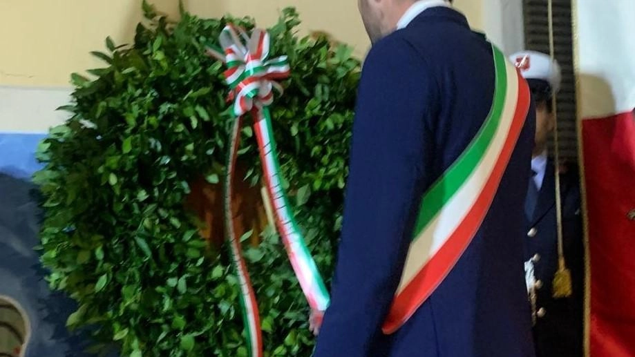 In occasione della ricorrenza del 4 novembre, Festa dell’Unità Nazionale e delle Forze Armate, l’amministrazione comunale deporrà 32 corone d’... In occasione della ricorrenza del 4 novembre, Festa dell’Unità Nazionale e delle Forze Armate, l’amministrazione comunale deporrà 32 corone d’...