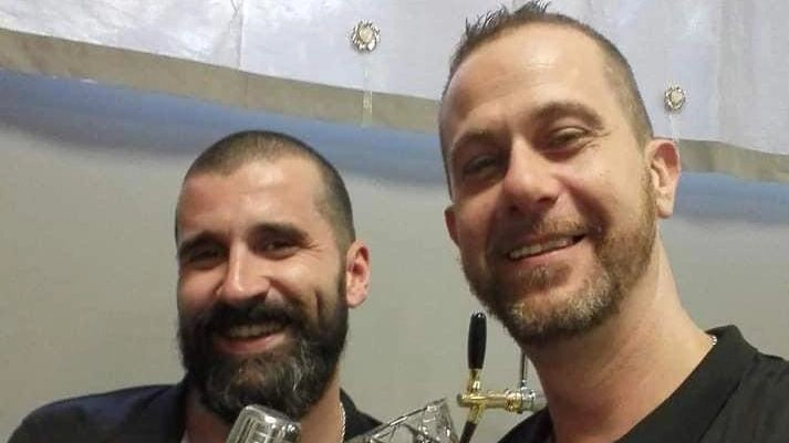 Marco Bartoletti e Maurizio Milani, ex titolari dell’Alibabar: a Pistoia restano operativi con il bar ’Amici Miei’ in via Vannucci Marco Bartoletti e Maurizio Milani, ex titolari dell’Alibabar: a Pistoia restano operativi con il bar ’Amici Miei’ in via Vannucci