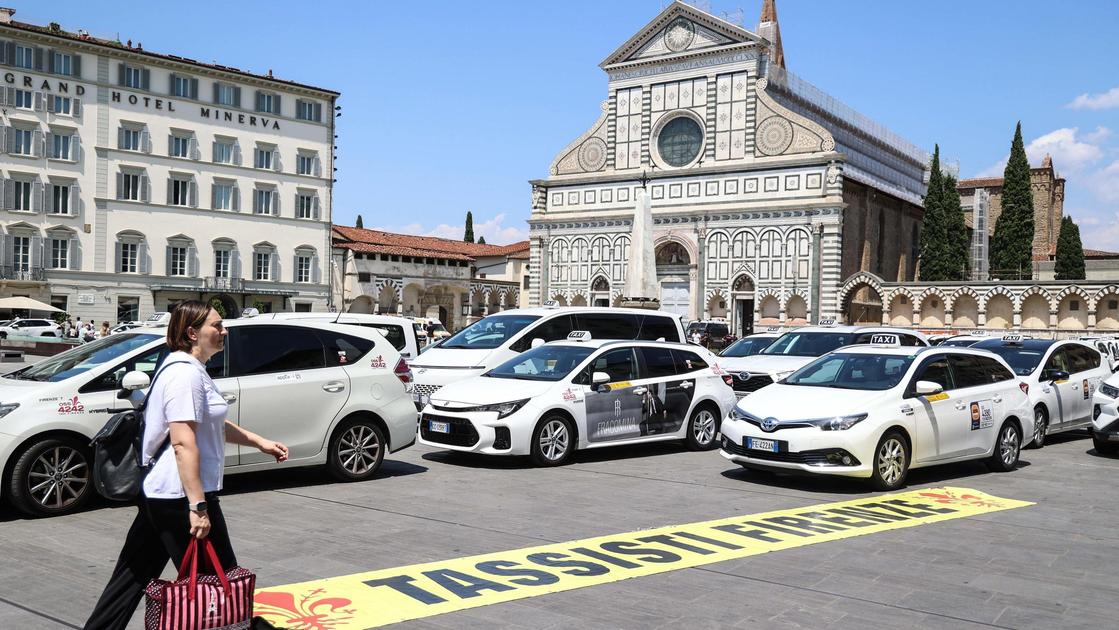 Nuovo fronte con i tassisti. Diffida di Palazzo Vecchio: "Stop ai servizi da Ncc"
