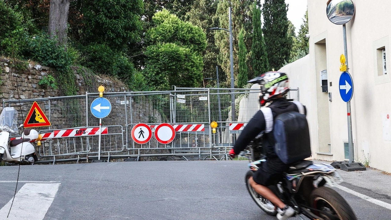 Via Fortini, caos e silenzi: "Noi, murati vivi da mesi. E il cantiere è un giallo"