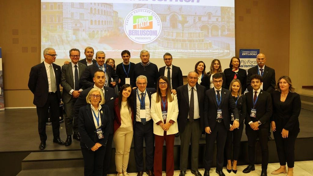 I candidati di Forza Italia per Palazzo Cesaroni insieme al ministro Tajani e a Maurizio Gasparri I candidati di Forza Italia per Palazzo Cesaroni insieme al ministro Tajani e a Maurizio Gasparri