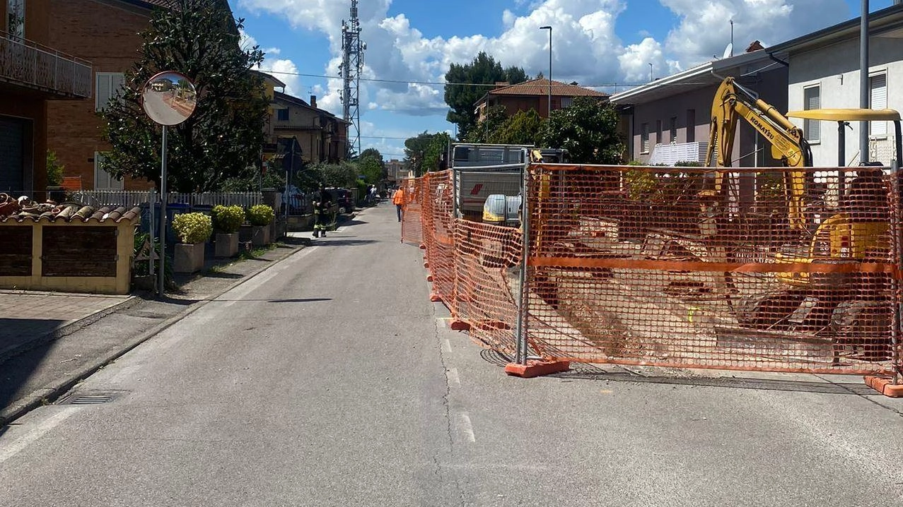 Bastia Umbra, l’incidente durante lavori stradali in via della Repubblica