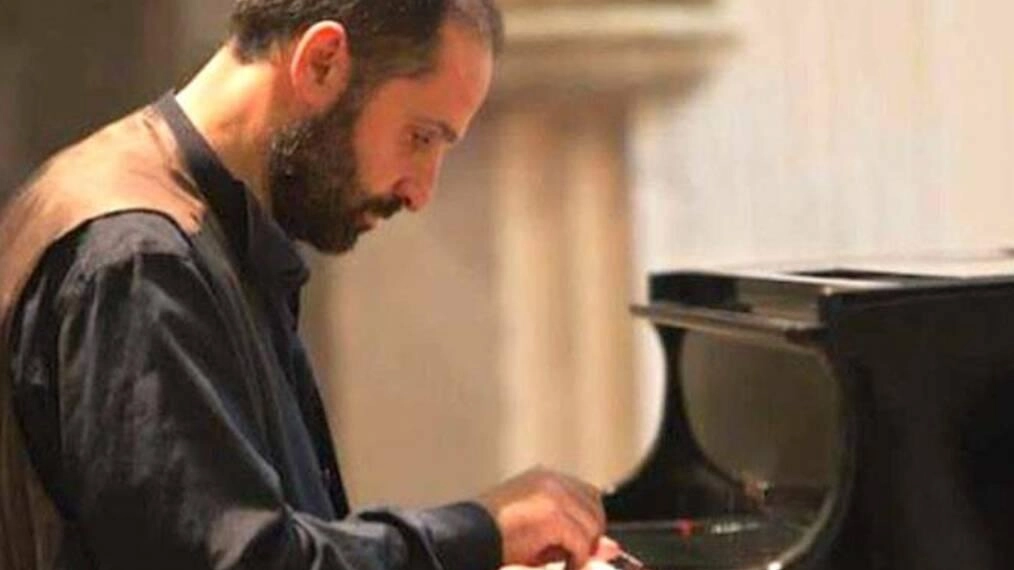 Stasera a Deiva Marina si terrà l'evento 'Romantic Piano' con il maestro Domenico Greco e la cantante Perla, che eseguiranno classici della musica italiana anni Sessanta e Settanta. La serata sarà allietata dalla magia delle 'candle night' sul lungomare. Stasera a Deiva Marina si terrà l'evento 'Romantic Piano' con il maestro Domenico Greco e la cantante Perla, che eseguiranno classici della musica italiana anni Sessanta e Settanta. La serata sarà allietata dalla magia delle 'candle night' sul lungomare.