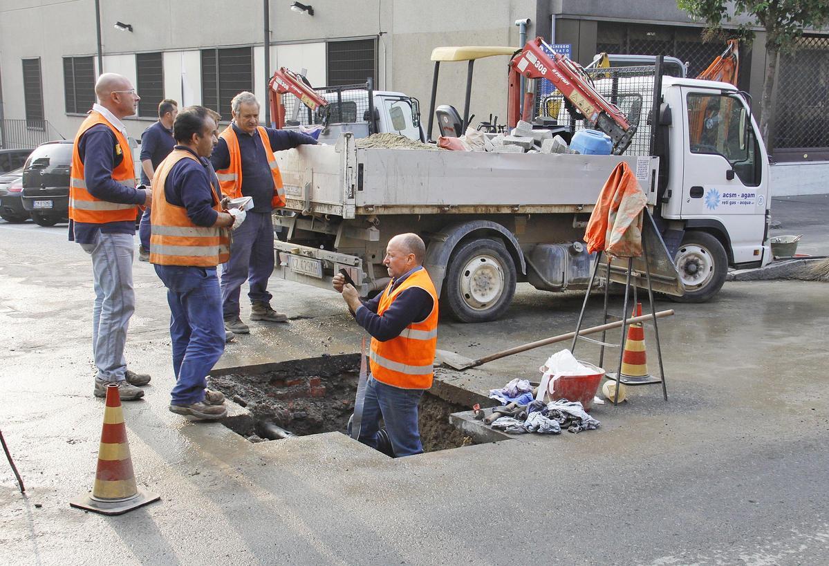 https://www.lanazione.it/image-service/view/acePublic/alias/contentid/MTY5ZWM4ODgtY2QwNS00/0/lavori-per-il-gas-via-volterrana-diventa-cantiere.jpeg