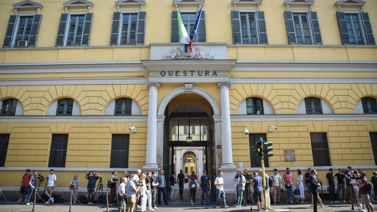 Un altro è dell'assistente del medico legale, tre illeggibili Un altro è dell'assistente del medico legale, tre illeggibili