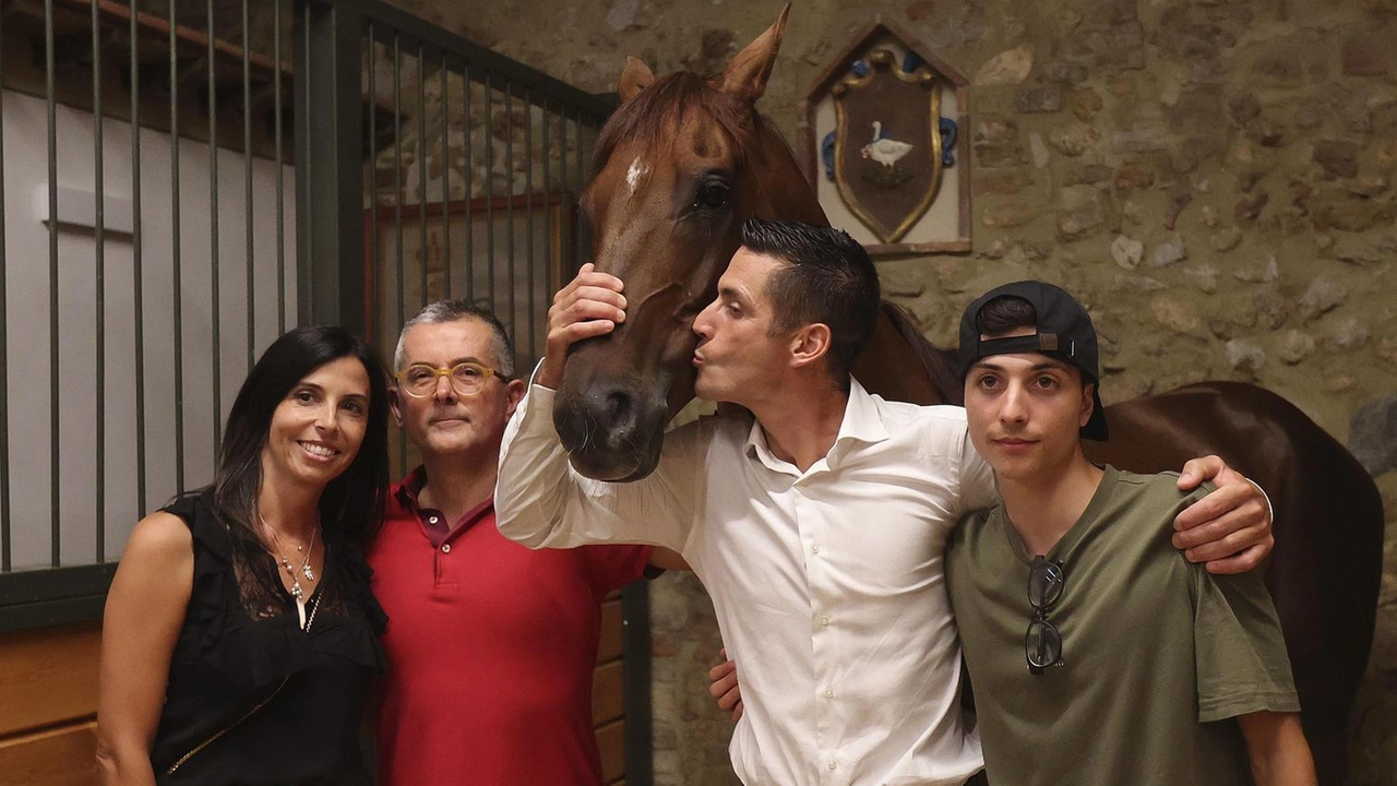 Il proprietario di Diodoro, Marco Tansini, con Tittia insieme al figlio Mattia e. alla. compagna Ilaria Il proprietario di Diodoro, Marco Tansini, con Tittia insieme al figlio Mattia e. alla. compagna Ilaria
