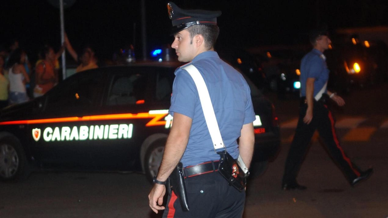 I carabinieri ieri hanno perlustrato l’area di via Borgioli a San Paolo a caccia di altri elementi utili alle indagini. Machete e spranghe: immagini choc. I carabinieri ieri hanno perlustrato l’area di via Borgioli a San Paolo a caccia di altri elementi utili alle indagini. Machete e spranghe: immagini choc.