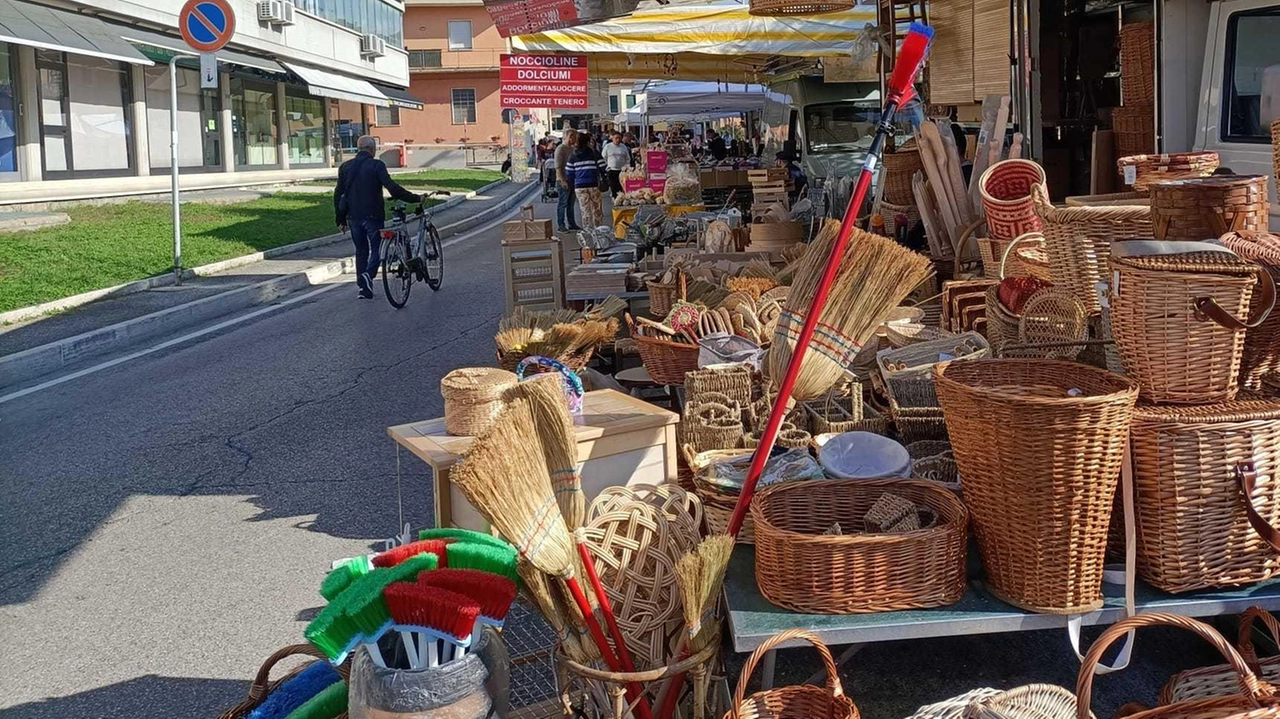 Il mercato settimanale di Bastia Umbra spostato a causa dei lavori di rifacimento in piazza Mazzini L’opposizione contesta le scelte del Comune Il mercato settimanale di Bastia Umbra spostato a causa dei lavori di rifacimento in piazza Mazzini L’opposizione contesta le scelte del Comune