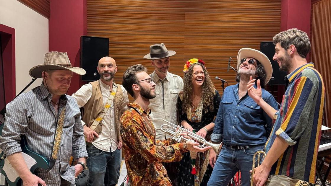 Viaggio nei ritmi latini al Carabattole con Matteucci e la band El Rojo