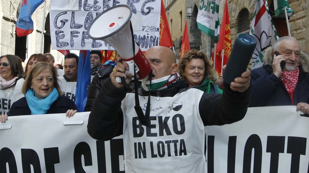 Summit con il prefetto Pirrera in vista del tavolo a Roma: "Siena non deve essere l’agnello sacrificale" Summit con il prefetto Pirrera in vista del tavolo a Roma: "Siena non deve essere l’agnello sacrificale"