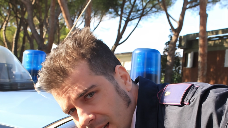 Sul posto una volante della polizia Sul posto una volante della polizia