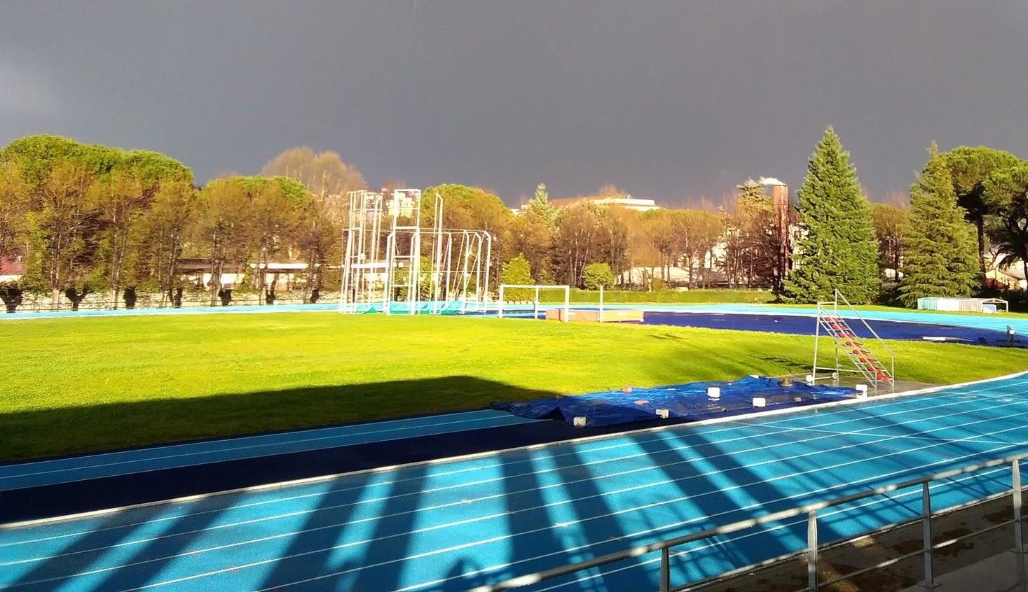 https://www.lanazione.it/image-service/view/acePublic/alias/contentid/MTZjODU0M2MtMWZlYi00/0/campo-sportivo-montagna.jpeg