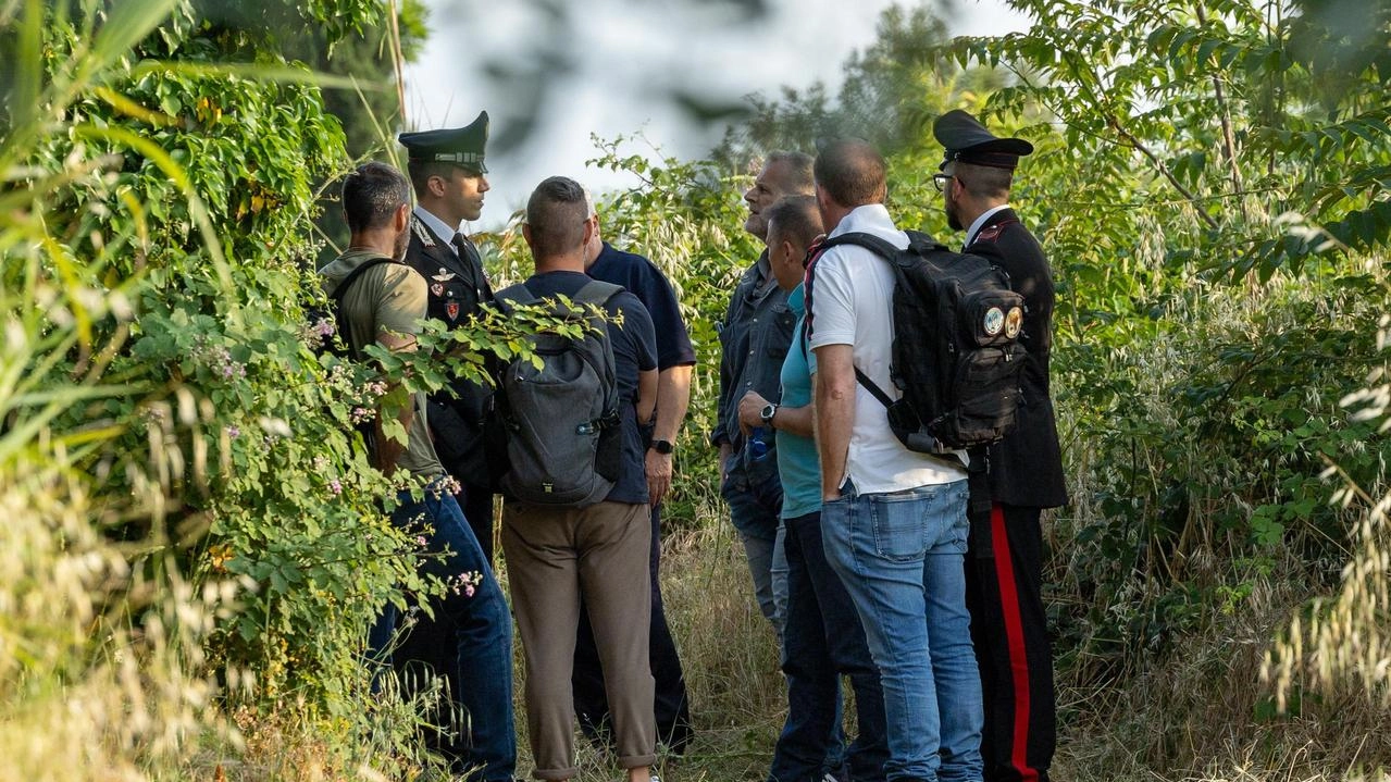Si allargherebbe l’inchiesta sul killer delle escort Vasile Frumuzache, la guardia giurata che ha confessato i delitti delle due giovani... Si allargherebbe l’inchiesta sul killer delle escort Vasile Frumuzache, la guardia giurata che ha confessato i delitti delle due giovani...