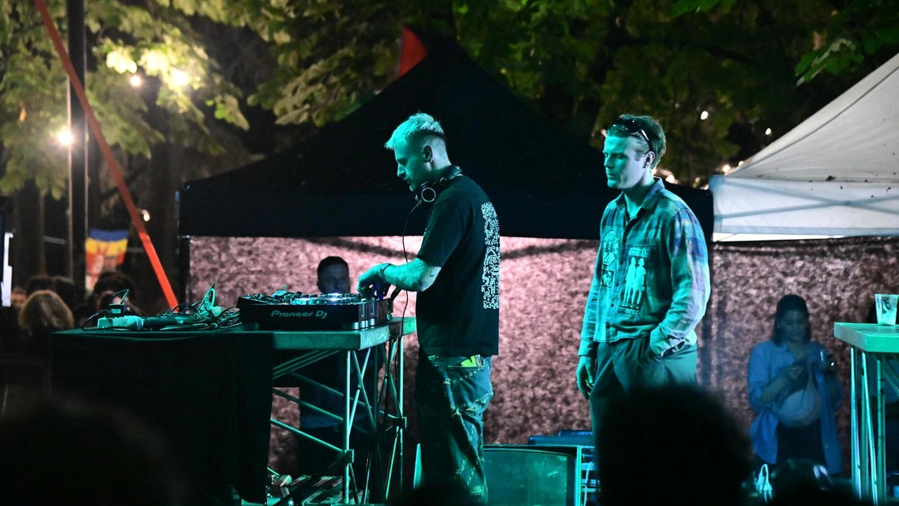 Un percorso musicale in 12 tappe, tutte diverse con Dj provenienti da tutta Italia. Si ballerà dalle 18 alle 24 Un percorso musicale in 12 tappe, tutte diverse con Dj provenienti da tutta Italia. Si ballerà dalle 18 alle 24