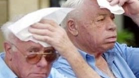Le ondate di calore possono danneggiare la salute, specialmente degli anziani. È consigliato evitare il sole nelle ore calde, indossare abiti leggeri, bere molti liquidi e seguire le indicazioni dell'Azienda Asl Toscana per proteggersi. Le ondate di calore possono danneggiare la salute, specialmente degli anziani. È consigliato evitare il sole nelle ore calde, indossare abiti leggeri, bere molti liquidi e seguire le indicazioni dell'Azienda Asl Toscana per proteggersi.