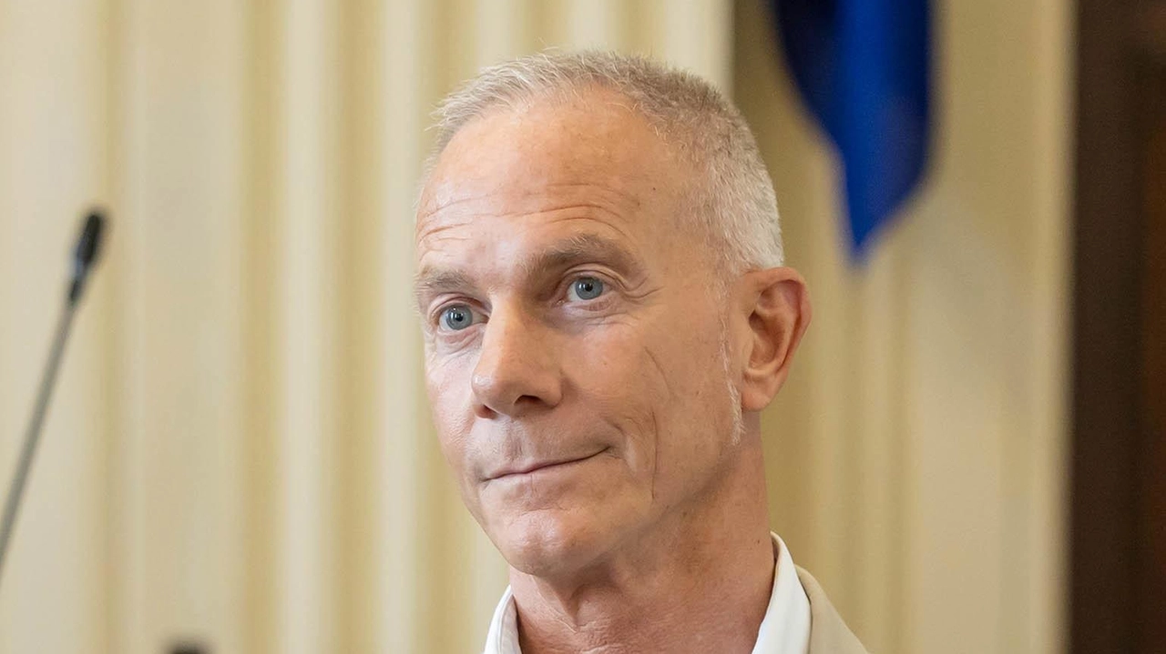 L’assessore. Luca Bini ha spiegato che l’intervento è iniziato in ritardo, ma che sono stati fatti controlli sul programma della ditta che si è aggiudicata l’appalto L’assessore. Luca Bini ha spiegato che l’intervento è iniziato in ritardo, ma che sono stati fatti controlli sul programma della ditta che si è aggiudicata l’appalto