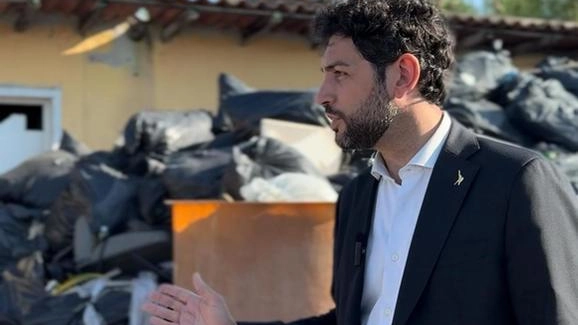 Barabotti visita il Lavello: "Discarica a cielo aperto"