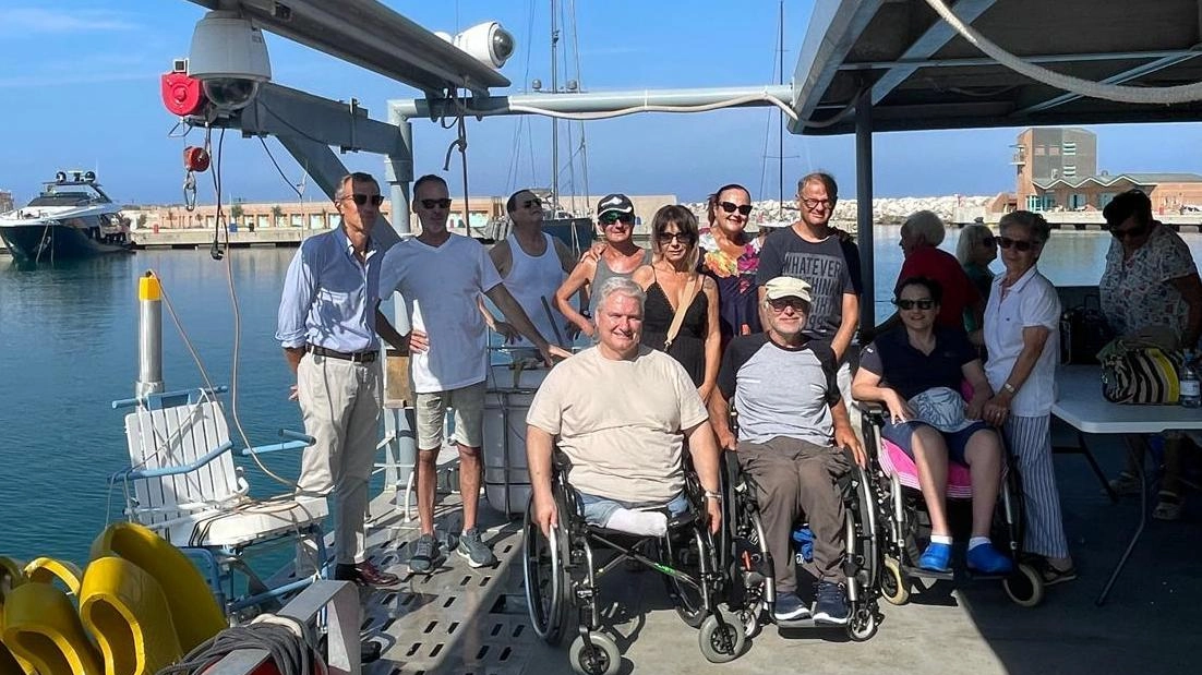 La Nazione in crociera lungo la costa pisana con il catamarano accessibile La Nazione in crociera lungo la costa pisana con il catamarano accessibile