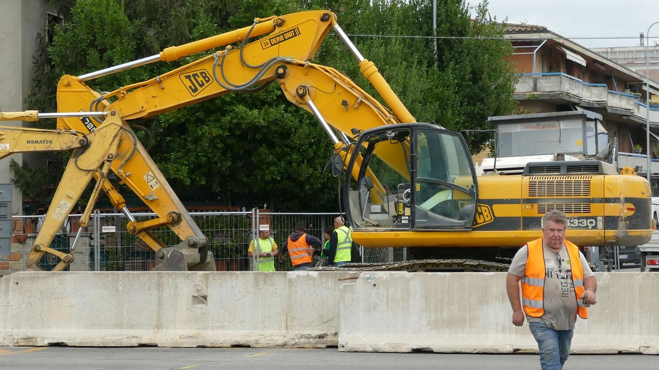 Apre oggi il cantiere per realizzare una nuova rotatoria (foto d’archivio) Apre oggi il cantiere per realizzare una nuova rotatoria (foto d’archivio)