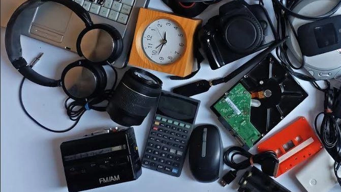 IT Risorse srl è stata autorizzata dalla Regione allo stoccaggio temporaneo di rifiuti elettrici, batterie, solventi, pneumatici, imballaggi, componenti di elettromestici e materiali tecnologici e informatici