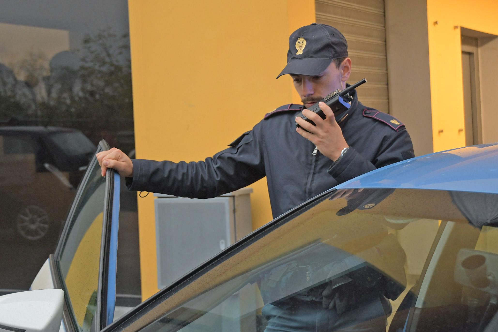 Infermiere fa il corriere della droga: fermato con un etto di cocaina Infermiere fa il corriere della droga: fermato con un etto di cocaina