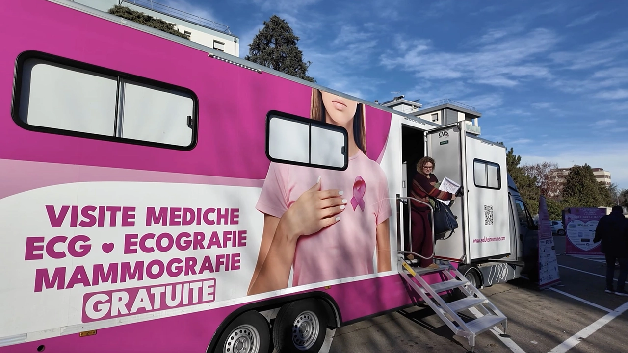 La clinica mobile che sarà presente in piazza Dante per mammografie ed ecografie gratuite La clinica mobile che sarà presente in piazza Dante per mammografie ed ecografie gratuite