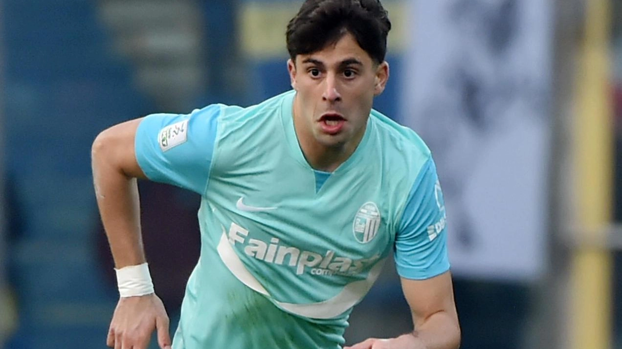 La Carrarese rinforza il centrocampo con il giovane talento Samuel Giovane, prelevato in prestito dall'Atalanta. Il ventunenne mediano "box to box" porta esperienza di Serie B e ambizione alla squadra. La Carrarese rinforza il centrocampo con il giovane talento Samuel Giovane, prelevato in prestito dall'Atalanta. Il ventunenne mediano "box to box" porta esperienza di Serie B e ambizione alla squadra.