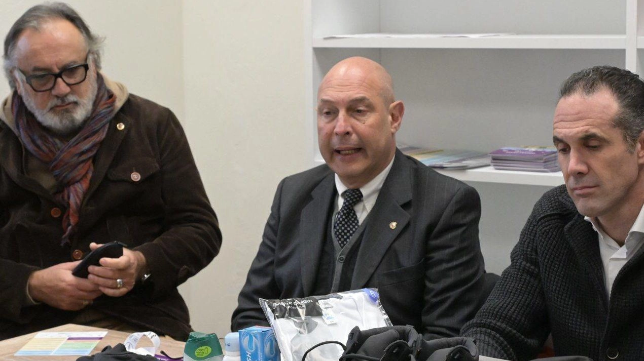 Un momento della presentazione del Piano Freddo ieri a Villa Pardini a Sant’Anna, dove presto aprirà un nuovo dormitorio (foto Alcide) Un momento della presentazione del Piano Freddo ieri a Villa Pardini a Sant’Anna, dove presto aprirà un nuovo dormitorio (foto Alcide)