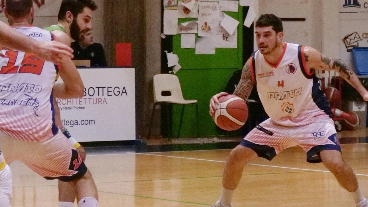 Una splendida quarta frazione per la squadra pratese ieri alle ’Toscanini’ Una splendida quarta frazione per la squadra pratese ieri alle ’Toscanini’