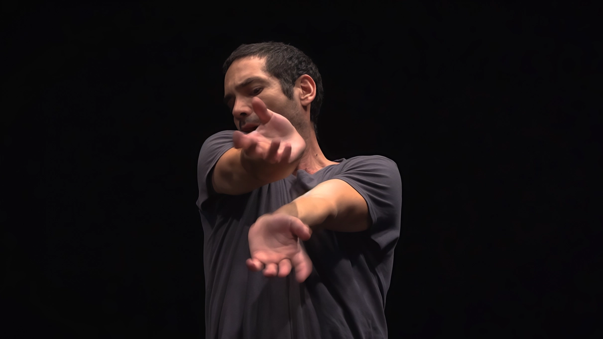 Tra gli artisti anche Michael Getman, coreografo e ballerino israeliano Tra gli artisti anche Michael Getman, coreografo e ballerino israeliano