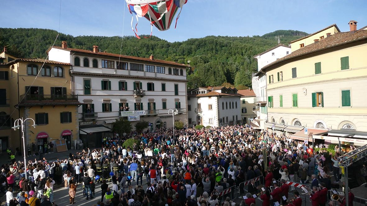 La festa patronale di Santa Celestina si è conclusa con i migliori auspici. Il pallone è salito per cinquecento metri davanti a un pubblico entusiasta . La festa patronale di Santa Celestina si è conclusa con i migliori auspici. Il pallone è salito per cinquecento metri davanti a un pubblico entusiasta .