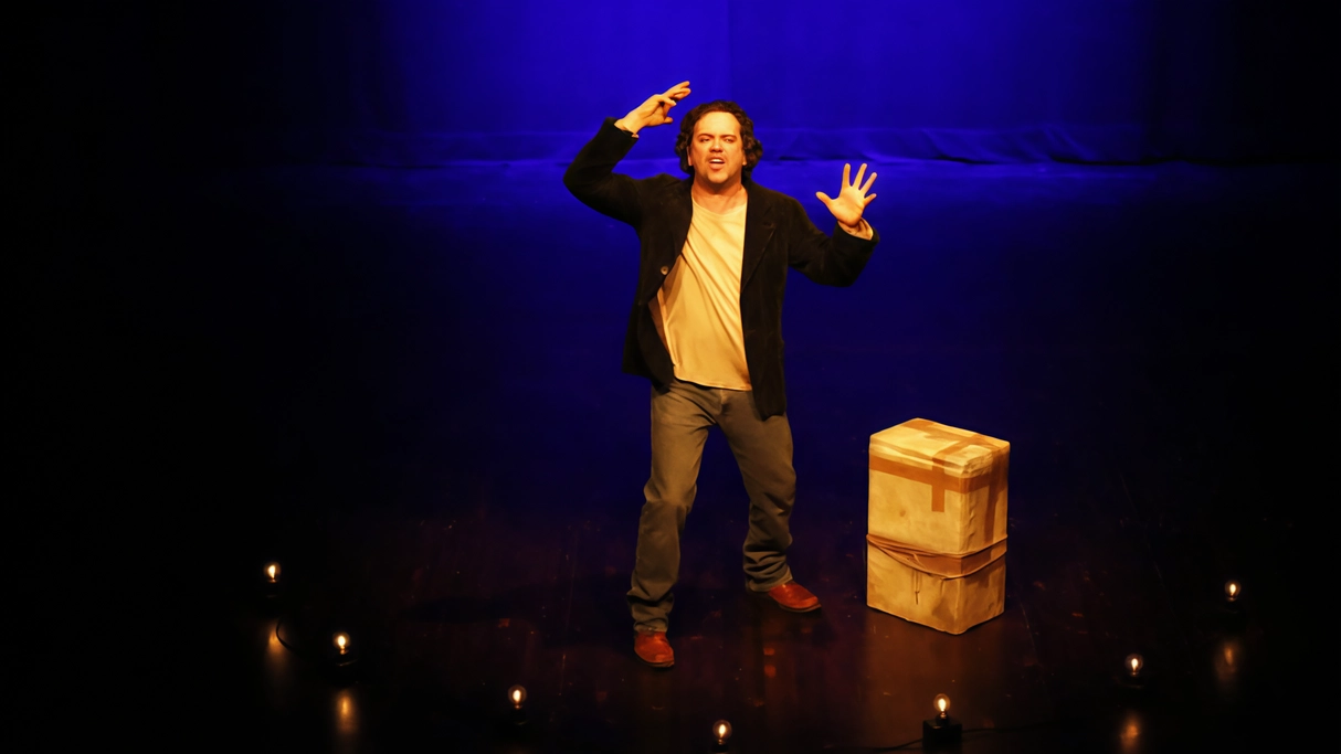Questa sera alle 21 al Teatro Virginian di Arezzo, va in scena "Il Circo Capovolto" di e con Andrea Lupo... Questa sera alle 21 al Teatro Virginian di Arezzo, va in scena "Il Circo Capovolto" di e con Andrea Lupo...