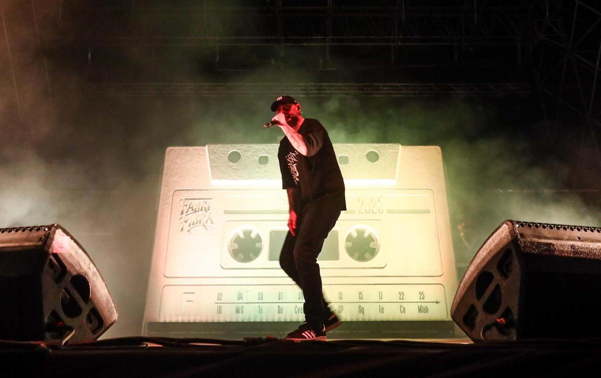 https://www.lanazione.it/image-service/view/acePublic/alias/contentid/MTcxOTQ3MTMtMWE5Ny00/0/applausi-per-fibra-e-per-il-beat-festival-che-ha-registrato-numeri-da-record.jpeg?f=1.90:1&w=1200