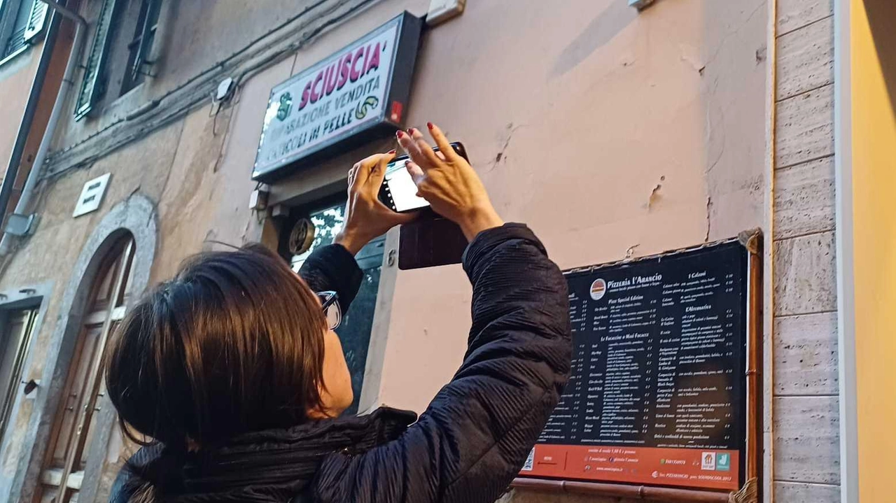 Le telecamere in via dell’Arancio al setaccio dei carabinieri Le telecamere in via dell’Arancio al setaccio dei carabinieri