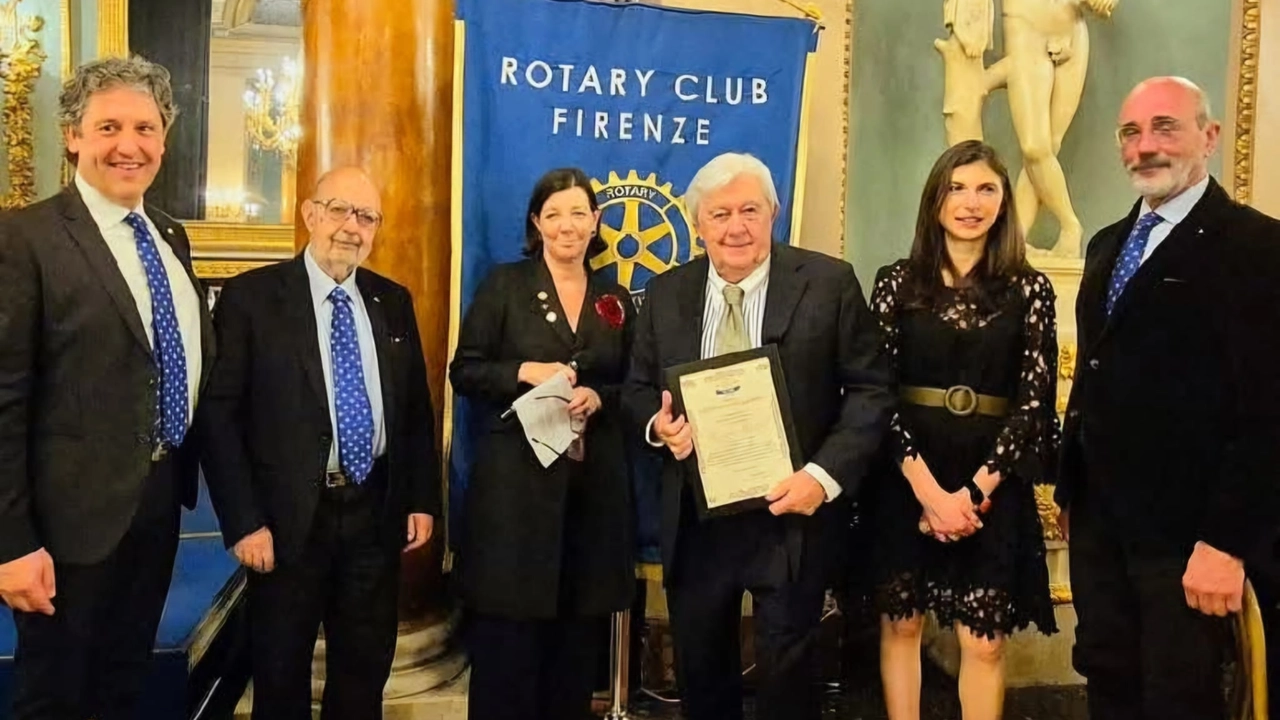 Il momento della premiazione, condotto dal presidente rotariano Simone Ferri Graziani Il momento della premiazione, condotto dal presidente rotariano Simone Ferri Graziani