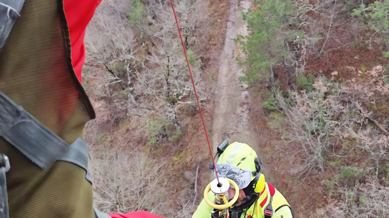 I Vigili del Fuoco di Arezzo distaccamento di Bibbiena hanno ricevuto una chiamata di emergenza che ha attivato una complessa operazione di soccorso nel comune di Subbiano per la caduta di un podista I Vigili del Fuoco di Arezzo distaccamento di Bibbiena hanno ricevuto una chiamata di emergenza che ha attivato una complessa operazione di soccorso nel comune di Subbiano per la caduta di un podista
