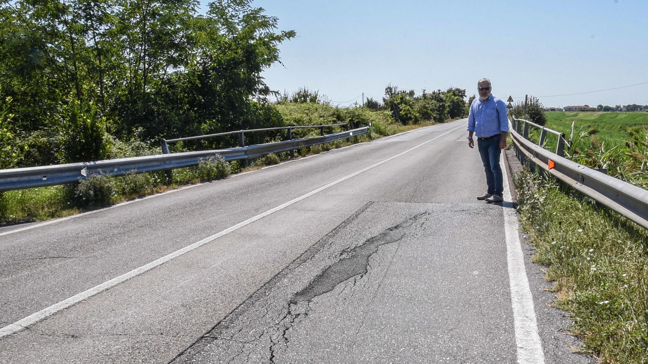 La strada provinciale Bientinese chiuderà dal primo settembre al 30 novembre per lavori a due piccoli ponti. Viabilità alternativa La strada provinciale Bientinese chiuderà dal primo settembre al 30 novembre per lavori a due piccoli ponti. Viabilità alternativa