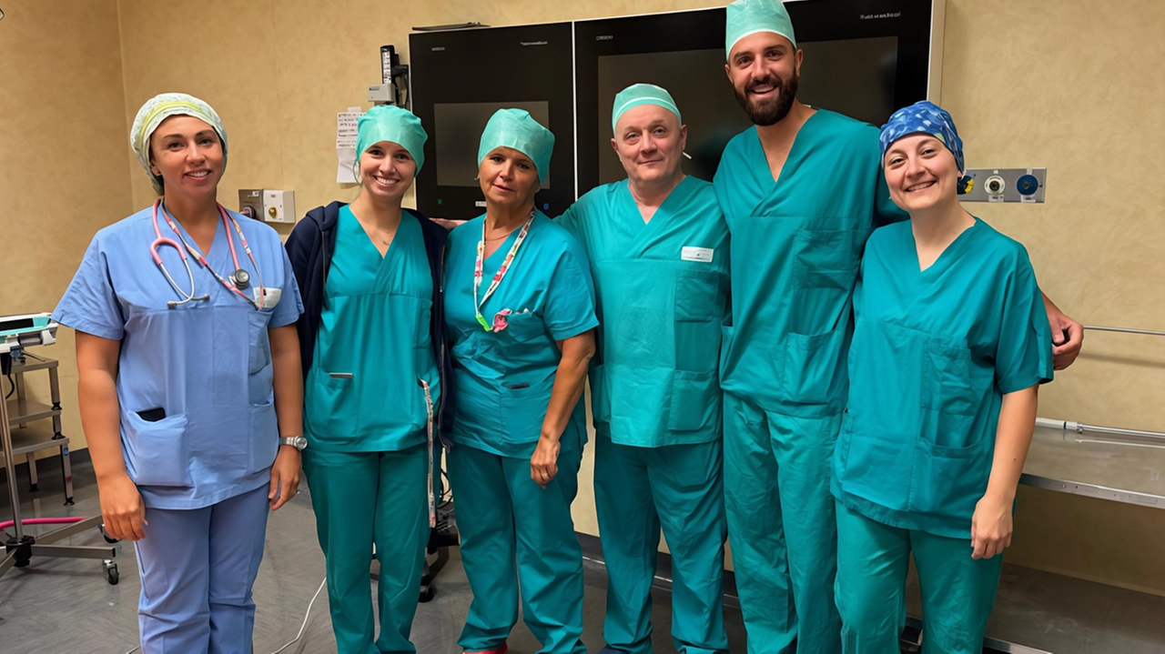 L’equipe che ha eseguito l’intervento all’ospedale Santa Maria Annunziata di Bagno a Ripoli L’equipe che ha eseguito l’intervento all’ospedale Santa Maria Annunziata di Bagno a Ripoli